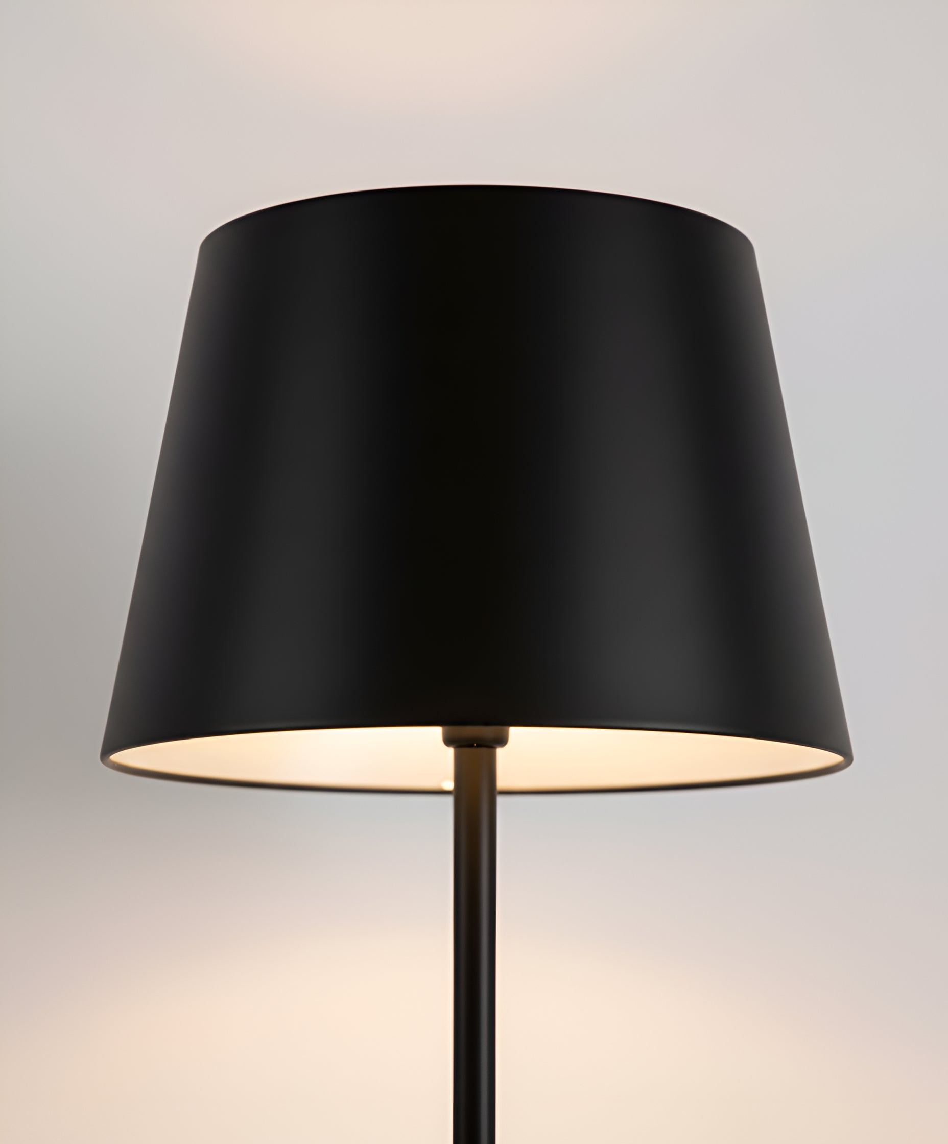 Modern Metal Table Lamp with Metal Drum Shade - 7 Colors